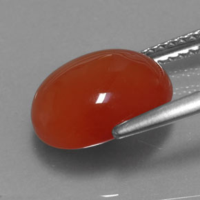 3.67カラットの天然レッドオレンジカーネリアン（11.1×9.1 mm・透明）