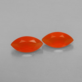 カラットの天然オレンジカーネリアン（8×4 mm・透明）