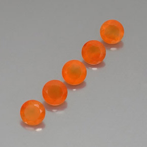 カラットの天然オレンジカーネリアン（5.08 mm・透明）