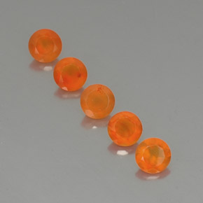 カラットの天然オレンジカーネリアン（5.01 mm・透明）