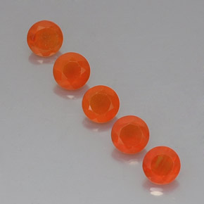 カラットの天然オレンジカーネリアン（5.06 mm・透明）