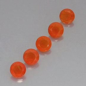 カラットの天然オレンジカーネリアン（5.06 mm・透明）