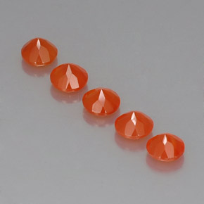 カラットの天然オレンジカーネリアン（5.06 mm・透明）