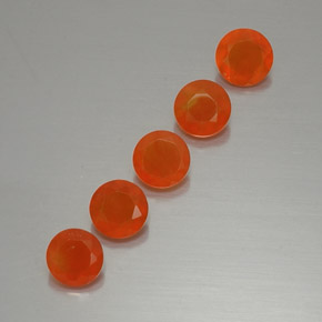 カラットの天然オレンジカーネリアン（5.09 mm・透明）