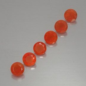 カラットの天然レッドオレンジカーネリアン（5.12 mm・透明）