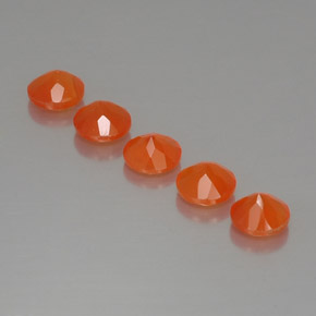 カラットの天然オレンジカーネリアン（5.11 mm・透明）