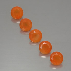 カラットの天然オレンジカーネリアン（5.05 mm・透明）