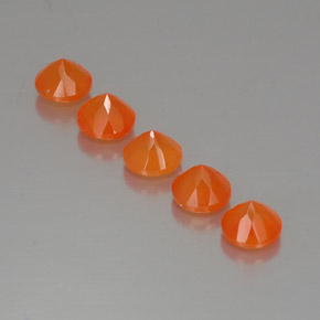 カラットの天然オレンジカーネリアン（5.05 mm・透明）