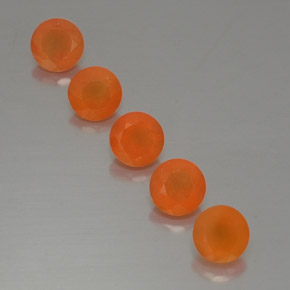カラットの天然オレンジカーネリアン（5.13 mm・透明）