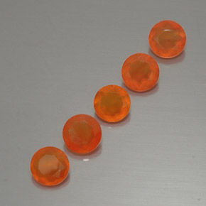 カラットの天然オレンジカーネリアン（5.04 mm・透明）