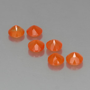カラットの天然オレンジカーネリアン（5.11 mm・透明）