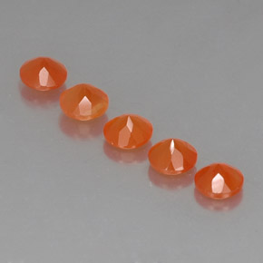 カラットの天然オレンジカーネリアン（5.08 mm・透明）