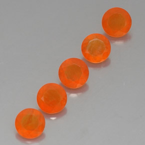 カラットの天然オレンジカーネリアン（5.06 mm・透明）