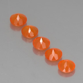 カラットの天然オレンジカーネリアン（5.06 mm・透明）
