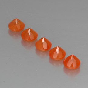 カラットの天然オレンジカーネリアン（5.10 mm・透明）
