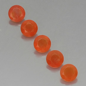 カラットの天然オレンジカーネリアン（5.06 mm・透明）