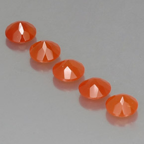 カラットの天然オレンジカーネリアン（5.06 mm・透明）