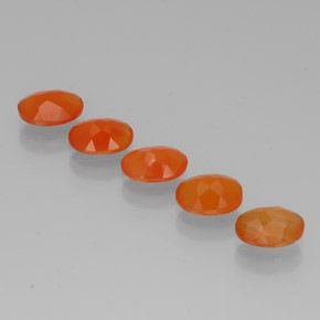 カラットの天然オレンジカーネリアン（7.1×5.2 mm・透明）