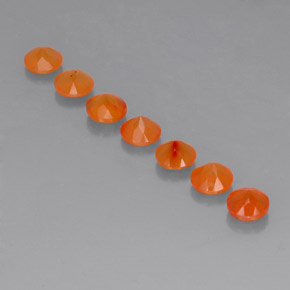 カラットの天然オレンジカーネリアン（5.05 mm・透明）