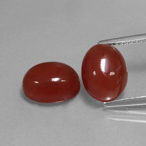 カラットの天然レッドカーネリアン（10.1×7.9 mm・オーバルカット）