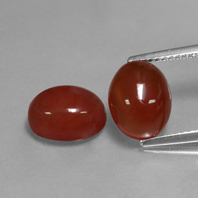 カラットの天然レッドカーネリアン（10.1×7.9 mm・オーバルカット）