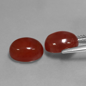 カラットの天然レッドカーネリアン（10.1×7.9 mm・オーバルカット）