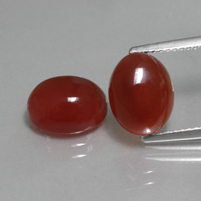 カラットの天然レッドカーネリアン（10.1×7.9 mm・オーバルカット）
