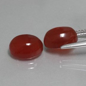 カラットの天然レッドカーネリアン（10.1×7.9 mm・オーバルカット）