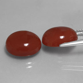 カラットの天然レッドカーネリアン（13.1×11 mm・オーバルカット）