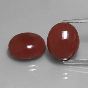 カラットの天然レッドカーネリアン（13.1×11 mm・オーバルカット）