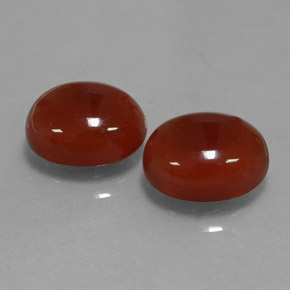 カラットの天然レッドカーネリアン（10.9×8.9 mm・オーバルカット）