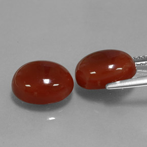 カラットの天然レッドカーネリアン（10.9×8.9 mm・オーバルカット）