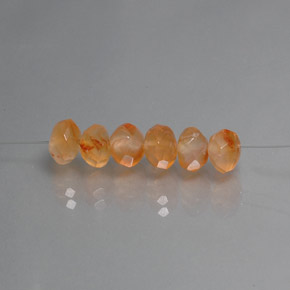 カラットの天然オレンジカーネリアン（5.3×5.1 mm・透明）