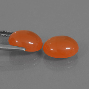 5.12カラットの天然ミディアムオレンジカーネリアン（9.9×8.2 mm・オーバルカット）