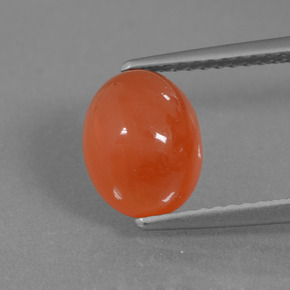 2.12カラットの天然オレンジカーネリアン（9×7.1 mm・オーバルカット）