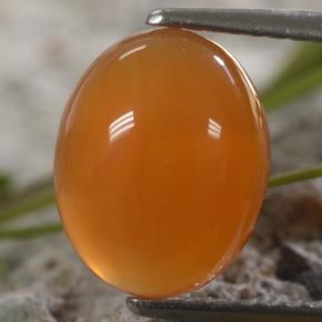 2.56カラットの天然オレンジカーネリアン（10×8 mm・オーバルカット）