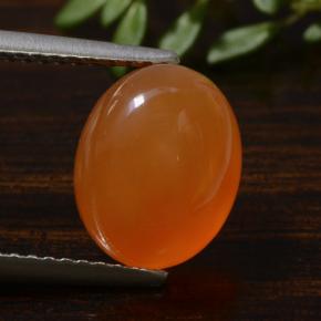 3.42カラットの天然オレンジカーネリアン（10.4×8.4 mm・オーバルカット）