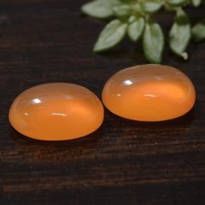 2.39カラットの天然ミディアムオレンジカーネリアン（8×6 mm・オーバルカット）