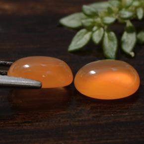 2.39カラットの天然ミディアムオレンジカーネリアン（8×6 mm・オーバルカット）