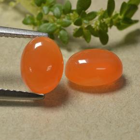2.93カラットの天然オレンジカーネリアン（8.1×6.1 mm・オーバルカット）