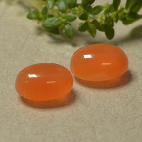 2.93カラットの天然オレンジカーネリアン（8.1×6.1 mm・オーバルカット）