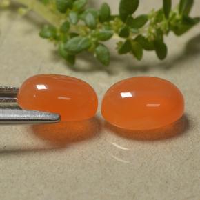 2.93カラットの天然オレンジカーネリアン（8.1×6.1 mm・オーバルカット）