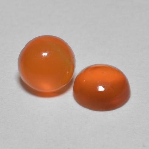 0.95カラットの天然ミディアムオレンジカーネリアン（4.98 mm・ラウンドカット）