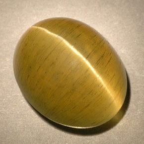 3.77カラットの天然イエローグリーンアパタイトキャッツアイ、透明、透明/半透明