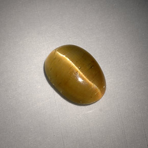 3.01カラットの天然緑がかったゴールドCat's Eye Apatite（9.8×7 mm・オーバルカット）