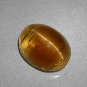 3.32カラットの天然ハニーCat's Eye Apatite（9.3×7.2 mm・オーバルカット）