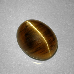 2.64カラットの天然ハニーCat's Eye Apatite（8.8×7 mm・オーバルカット）