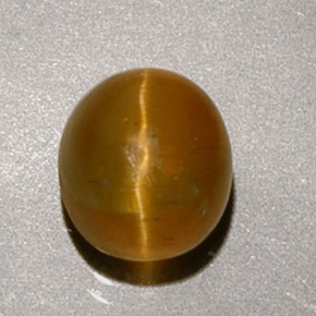 1.90カラットの天然ハニーCat's Eye Apatite（6.9×6.2 mm・オーバルカット）