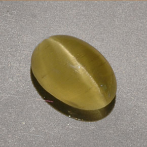 1.40カラットの天然緑がかったゴールドCat's Eye Apatite（7.7×5.3 mm・オーバルカット）