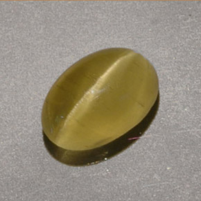 1.40カラットの天然緑がかったゴールドCat's Eye Apatite（7.7×5.3 mm・オーバルカット）